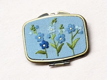 Load image into Gallery viewer, Rectangular Jewelry Box Floral Hand-Embroidered