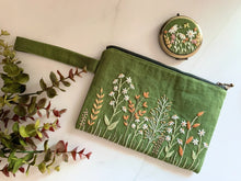 Load image into Gallery viewer, Green Summer Harvest Clutch
