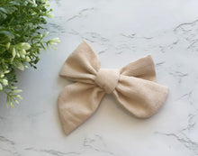 Load image into Gallery viewer, HC Set of 5 Linen Hair Bows
